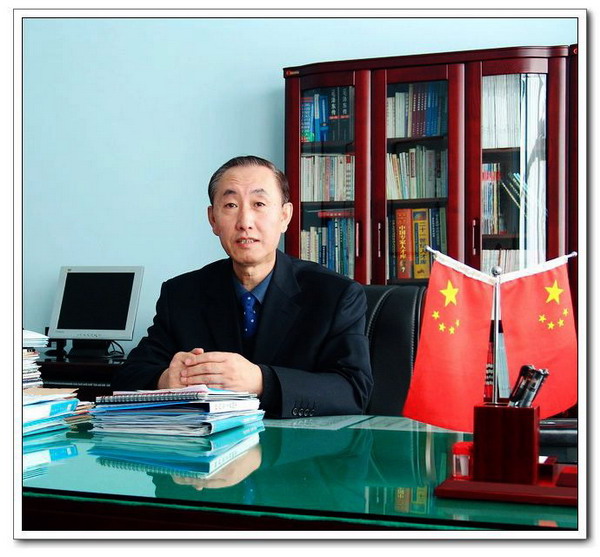 (齐齐哈尔大学校长 唱江华 教授)