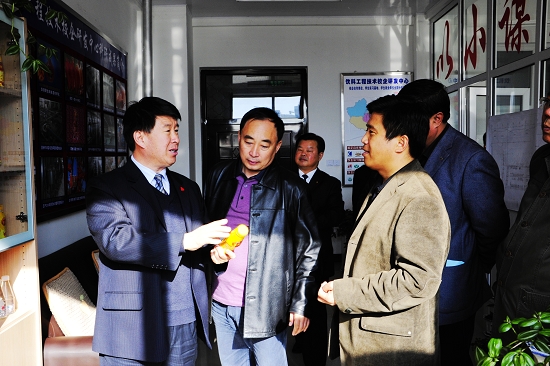 会上,农垦齐齐哈尔分局局长杜增杰表示,齐齐哈尔大学是享誉龙江的省属